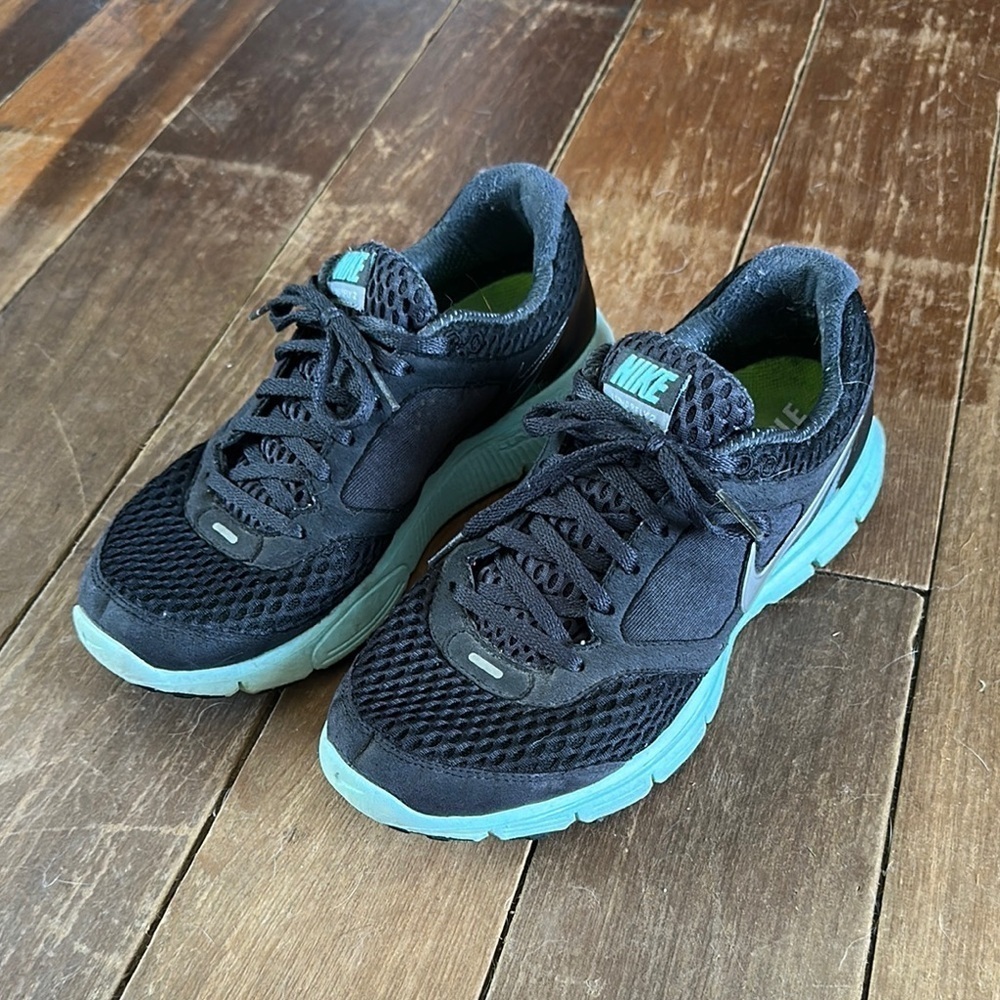 Nike Fitsole Black sneaker size 8.5 women’s